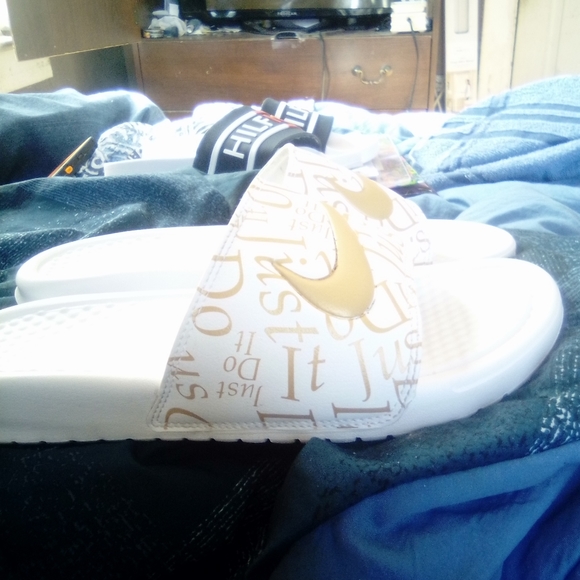 Nike slides size 8 - Picture 4 of 5